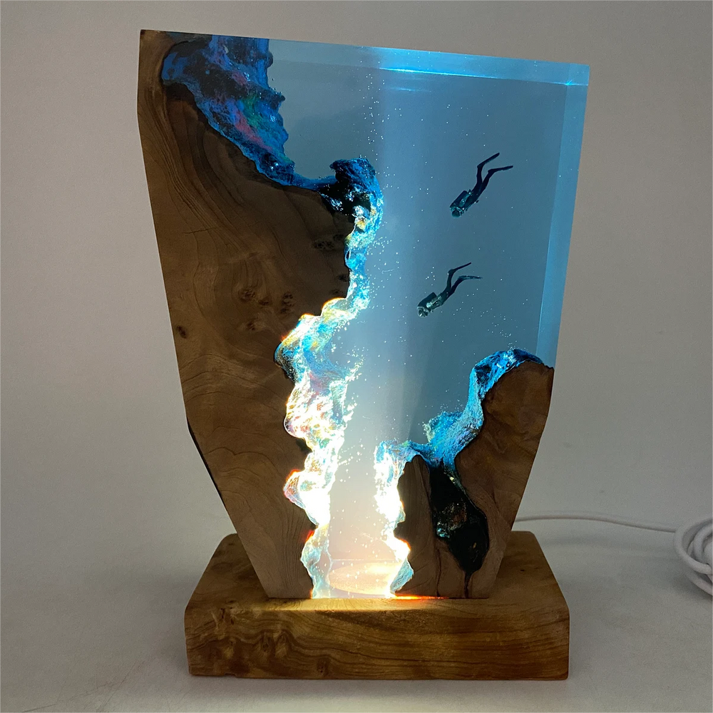 diver resin wood lamp